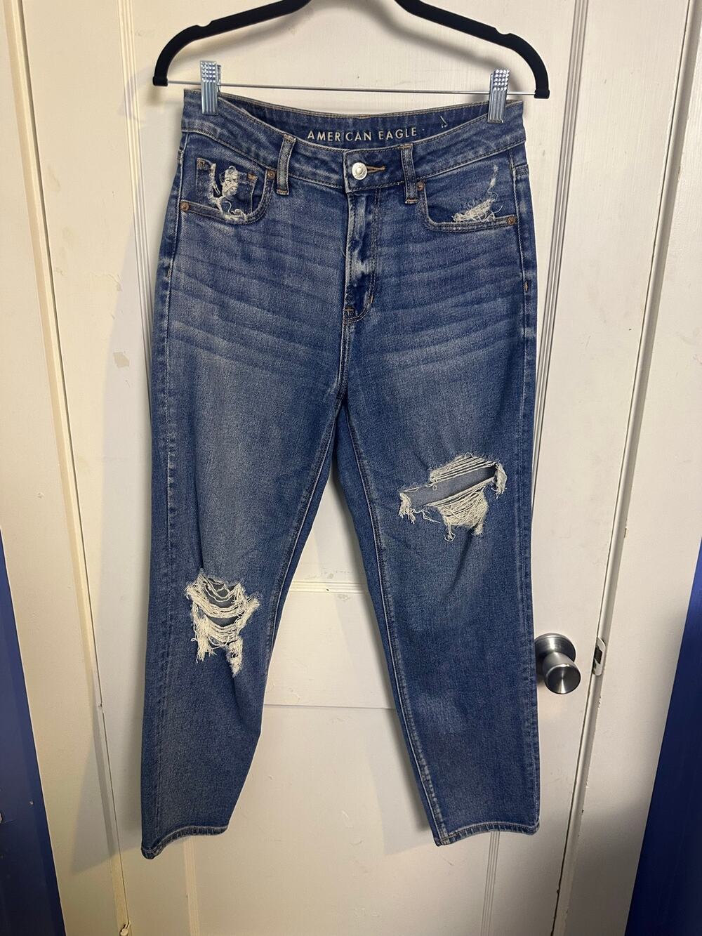 American Eagle Distressed Mom Straight Jean Size 4